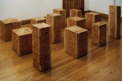 "Obiekt z drewna nr 7", modrzew, 245 x 164 x 88 cm, 1997 r. Sammlung de Weryha / Hamburg © Jan de Weryha-Wysoczański