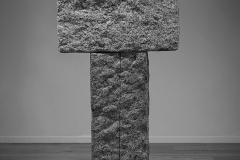 5.	F-III, z cyklu fundamenty; granit, popiół; 130x60x30cm; 2018 rok