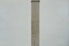8.	Kolumna, beton, ziemia, 390x120x60 (cm), 2023