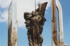 "Pomnik poległych w Jaramanie", brąz, 540 x 320 x 360 cm, 2000 r.