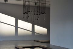 "Transgresja", metal, instalacja audio, woda, 300x150x150 cm, 2018r.