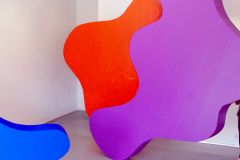 Rzeźby z cyklu  Shapes of Color/ All Size w warszawskiej Galerii Milano, 2010